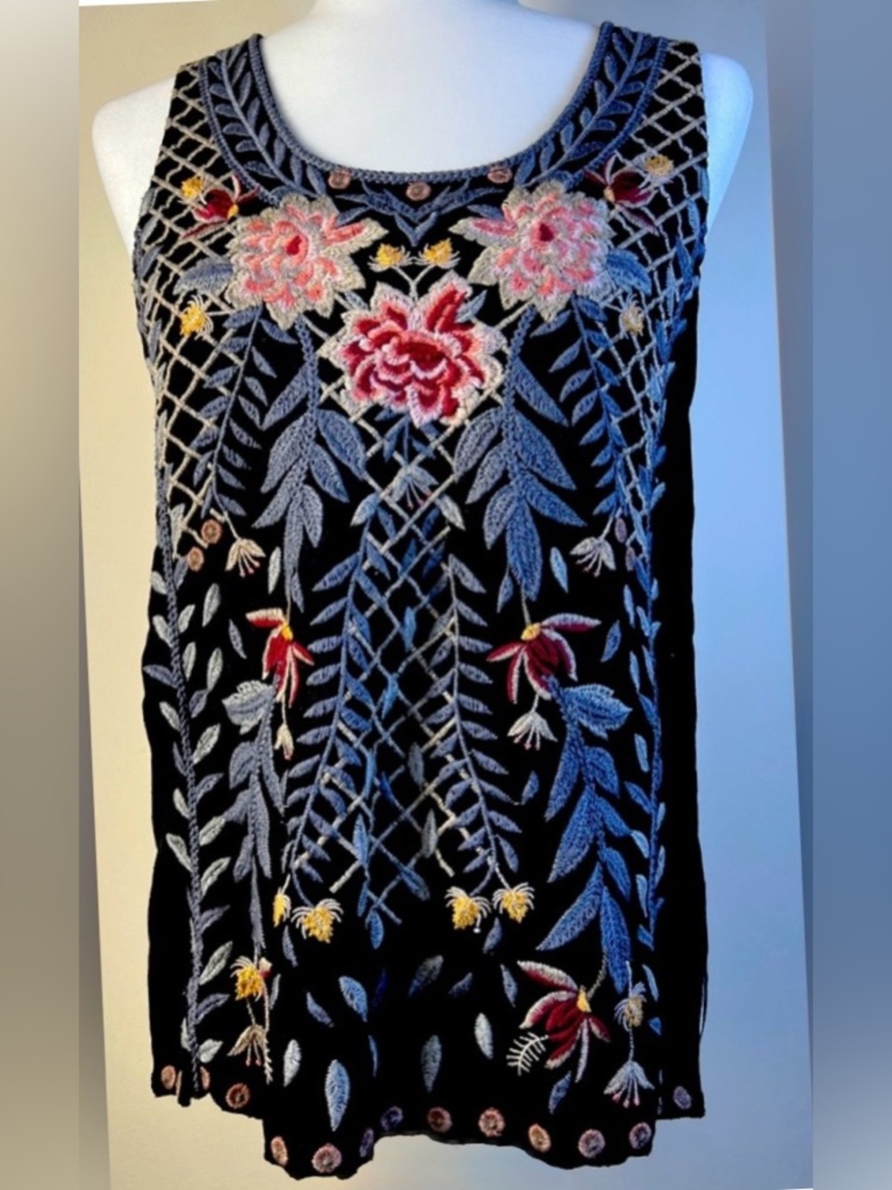 Johnny Was Embroidered Floral Black Linen Sleeveless Top, Size Small